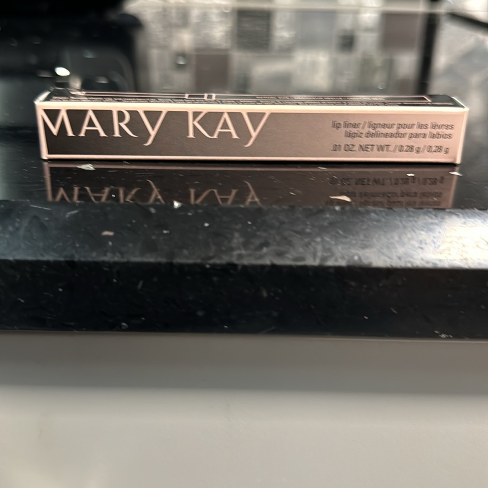 Mary Kay deep nude lip liner - Picture 2 of 3